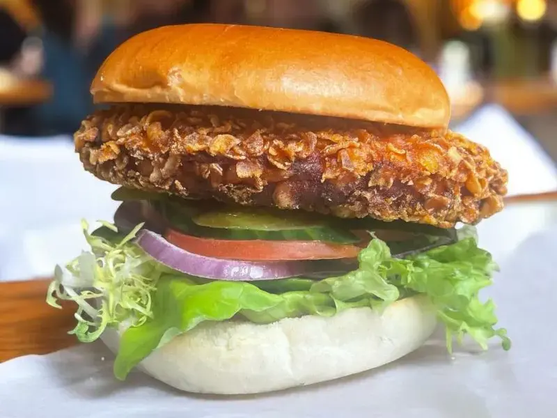 Burger spécial avec frites